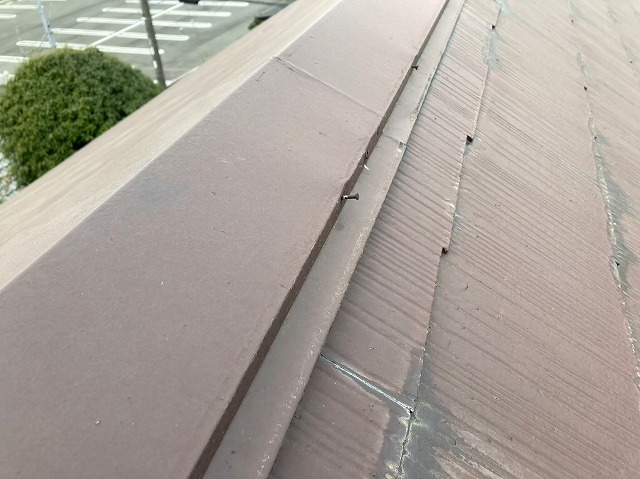 棟板金の釘浮き